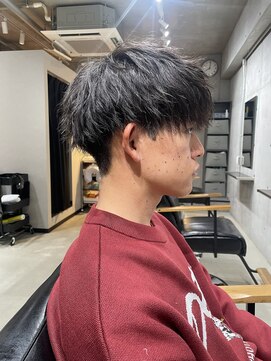 ブルニール 心斎橋(BLEUNIR) 縦落ちツイスト ツイストスパイラル 前下がりマッシュ