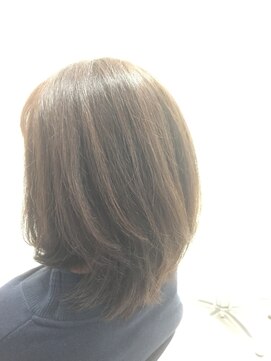 シアン 明るめのグレイカラー。ロブレイヤー