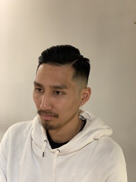 リバレッジ 広尾(Leverage) 七三分けバーバースキンフェードスタイル