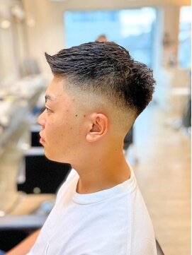 ヘアステージアミカル 爽やかスキンフェード