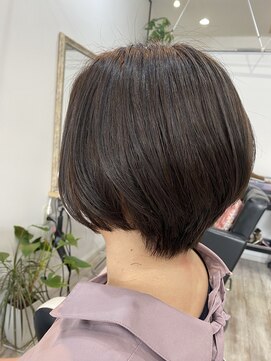 アオイ(AOI) 前下がりショート