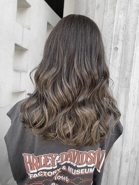 リバレッジ 広尾(Leverage) ハイライトで作るグレージュグラデーション