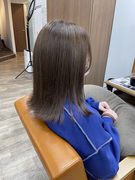 ルチナ 秦野(Lucina) 外ハネ／グレージュ