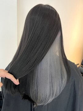 ヨロ 小岩(YOLO) ミルクティーグレージュインナーカラーホワイトレイヤーカット