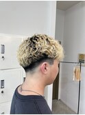スペインカールメンズパーマブリーチカラ 海外風強め