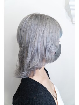 オブヘアーギンザ(Of HAIR GINZA) シルバーミディウルフヘア