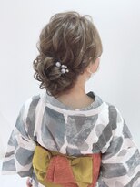 アミカ(Amica)&nbsp;20代30代40代大人可愛いゆるふわシニヨン結婚式二次会パーティー