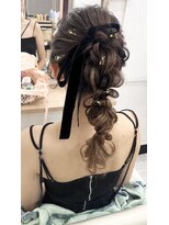 プティクローシェ バイ クオーレ(petite cloche by CUORE) お呼ばれヘア編みおろしポニー