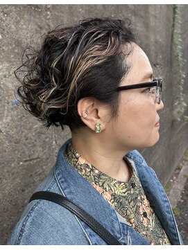 グラデーションカラー×くせ毛ショート