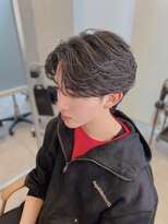 ジーナ 天神(Zina)&nbsp;センターパート×フェザー【鐘ヶ江】