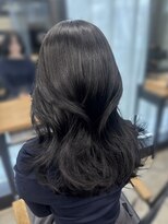 アリュウル 表参道(ALLURE)&nbsp;ブルーブラック／ブルージュ／ミディアムレイヤー／艶カラー　