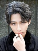 スーツ短髪ツーブロック束感モテる黒髪シークレットパーマ流行