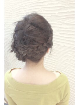 モリオ フロム ロンドン サッポロファクトリー店(morio FROM LONDON) 【morio】編み込みアレンジ