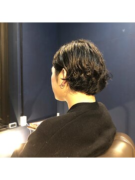 日々(hibi) ミディアムロングのセンターパート