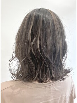 アトリエマイ 西新井東口店(MAI) ハイライト/白髪ぼかし/大人可愛い外はねミディアム/グレージュ