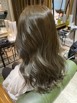 ニーゼロゼロナナ(2007) オリーブグレージュ