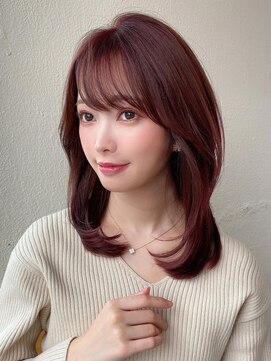 ラルユー 金山(LallYou) 大人の魅力引き立つワインレッドミディアム