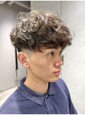 外国風フリンジカットテーパーフェード