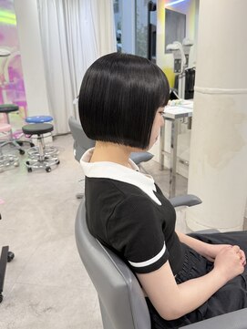 ユーフォリア 渋谷グランデ(Euphoria SHIBUYA GRANDE) 黒髪ボブ ボブ ボブカット ボブヘア 切りっぱなしボブ AKARI