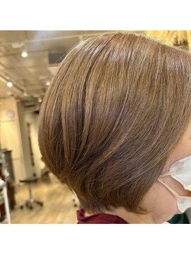 ヘアドレッサー ミアン(HAIRDRESSER MIEN) ショートボブ+ハイブライトカラー