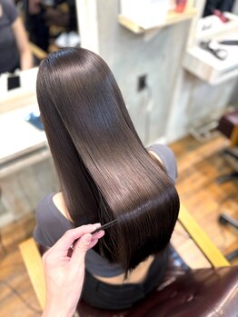 リベルテ 渋谷(Liberte)の写真/高濃度水素TRと縮毛矯正を組み合わせ最高の美髪体験を。髪質に最適な薬剤で癖とダメージのお悩み解決♪