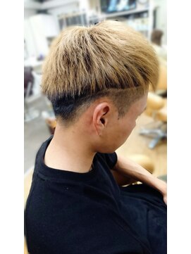 トゥエンティーフォー 泉大津店(24) スリーブロック金髪ショート