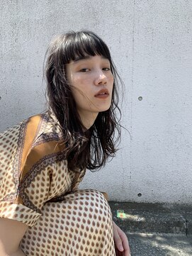 イコ(iko) アンニュイ。暗髪。ゆるウェーブ。