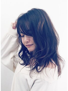 ドゥセリエ 新宿本店(de cellier) フェミニン×柔らかさ