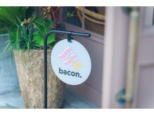 ベーコン(bacon.)の雰囲気（こちらの看板を目印に☆）
