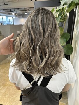 メリー オオサカ(Merly Osaka) ミディアムに似合うバレイヤージュ_olive beige_