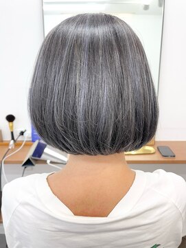 ランプ(Lamp) 白髪ぼかしにも◎バレイヤージュカラー ビフォアー＆アフター