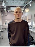 金髪ボウズ