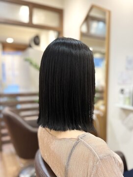 フリージア(freesia) 艶髪/切りっぱなし/30代40代50代/髪質改善