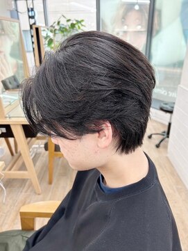 ネオリーブ クーロ メゾン 横浜(Neolive curro Maison) 韓国マッシュ　センターパート　フェザーパーマ　メンズ