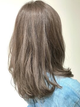 リアン(Lian) 【アッシュグレー】ミディアムレイヤーアッシュグレー