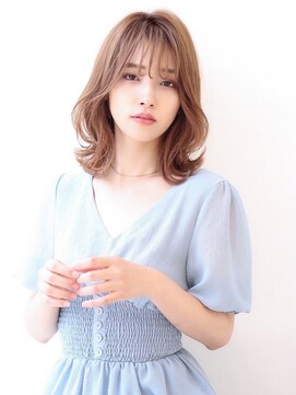 オーロ 宝塚店(ORO) シースルーバングのパールベージュ外ハネミディ