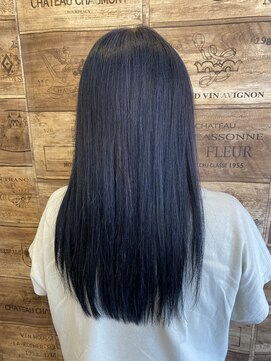 アラモア 国立(Alamoa) 艶髪ストレート×ネイビーアッシュ