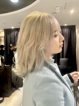 エアー 青山(AIR) ハイトーンカラー/インナー/くびれミディアムヘア/10代20代30代