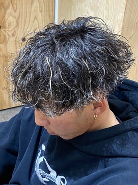 クオル 立川(QOL) メッシュ／メンズハイライト／波巻きパーマ／メンズカット