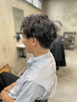 ナループロアオハナ(Nalu pu loa ohana) メンズヘア ウェーブパーマ センターパート