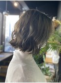 アッシュベージュ切りっぱなしボブ
