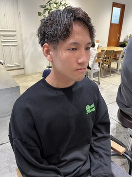 アイズ 海老名(AIZU) ツイストスパイラルパーマ ショートパーマ アップバング 眉毛