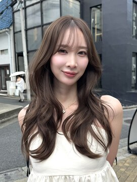 オニキス(ONYX) T213ミルクティーブリーチなしベージュレイヤーカット表参道