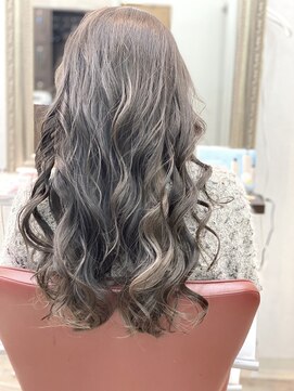 ヘアーサロン イルア 北越谷(hair salon I'LUNA) シルバーグレーハイライト