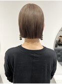 村上/グレージュベージュブリーチミニボブ切りっぱなし20代