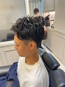 ミリオンバックス 御徒町店(Million Backs) ツーブロックマッシュ/スキンフェード<理容室>[メンズ/御徒町]