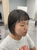 イラ(Era) オン眉ミニボブ/イヤリングカラー