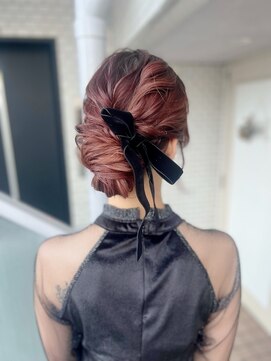 フェリーチェ(Felice) アップスタイル　シニヨン　結婚式ヘアセット　ベロアリボン
