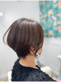 くびれのある女性らしいシルエットのボブが若見えで可愛い◎