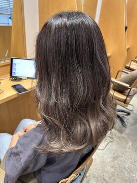 アンフィ 東京(Amphi) 【ケアブリーチでつくる!!ホワイトグラデーション♪】